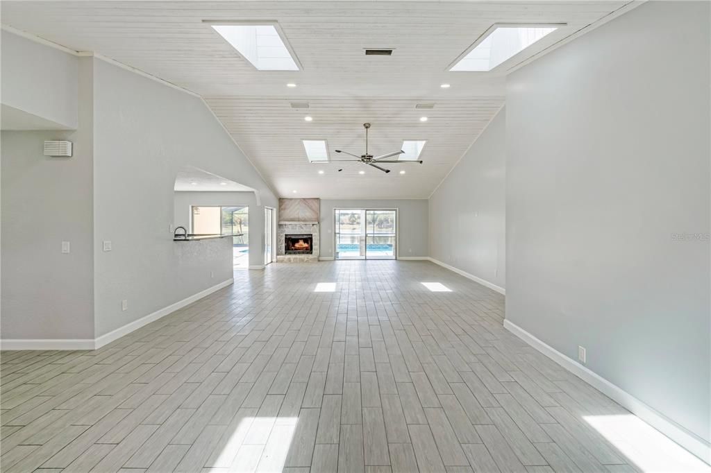 For Sale: $609,000 (5 beds, 2 baths, 2385 Square Feet)