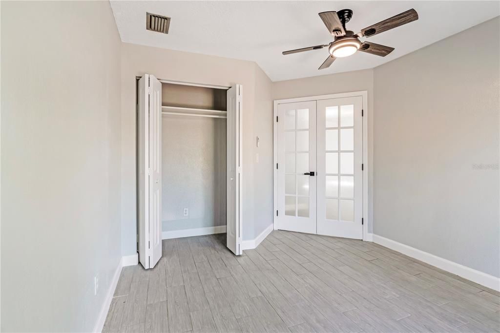 For Sale: $609,000 (5 beds, 2 baths, 2385 Square Feet)