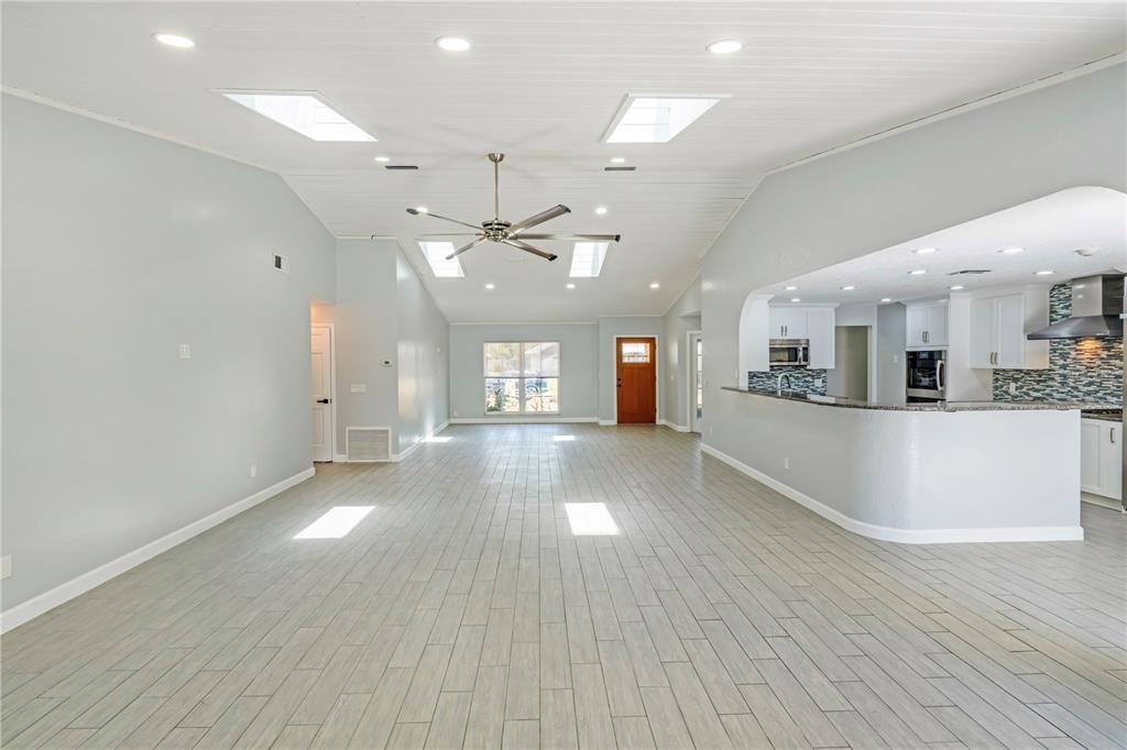 For Sale: $609,000 (5 beds, 2 baths, 2385 Square Feet)
