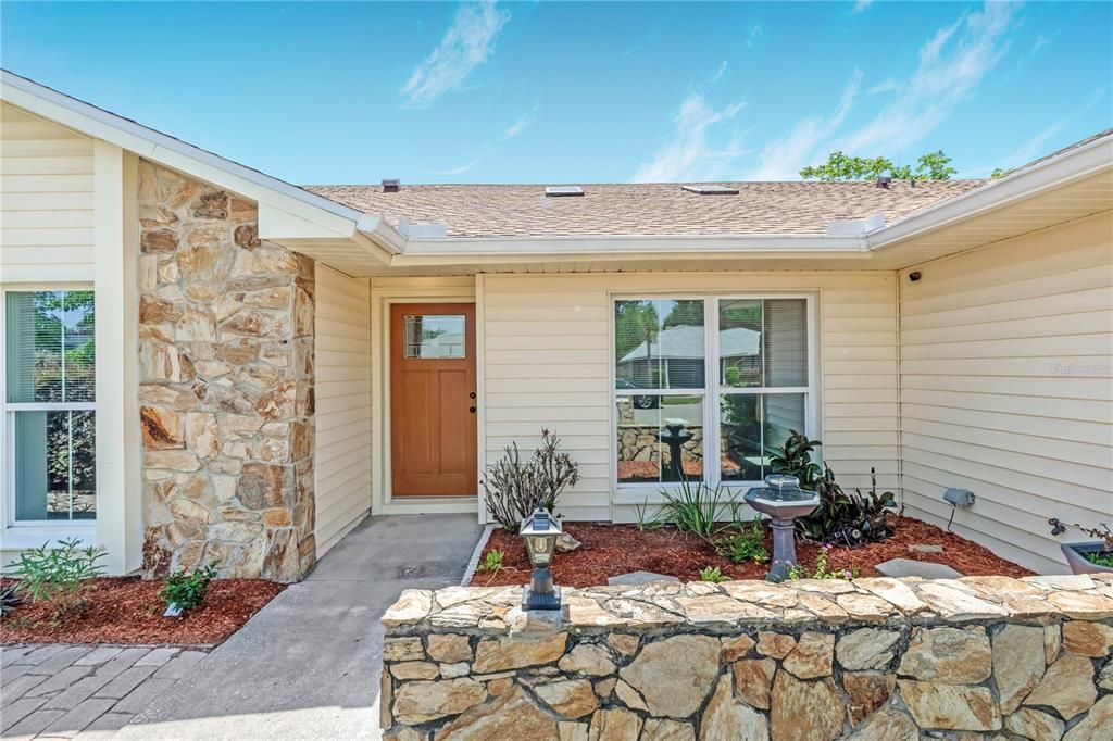 For Sale: $609,000 (5 beds, 2 baths, 2385 Square Feet)