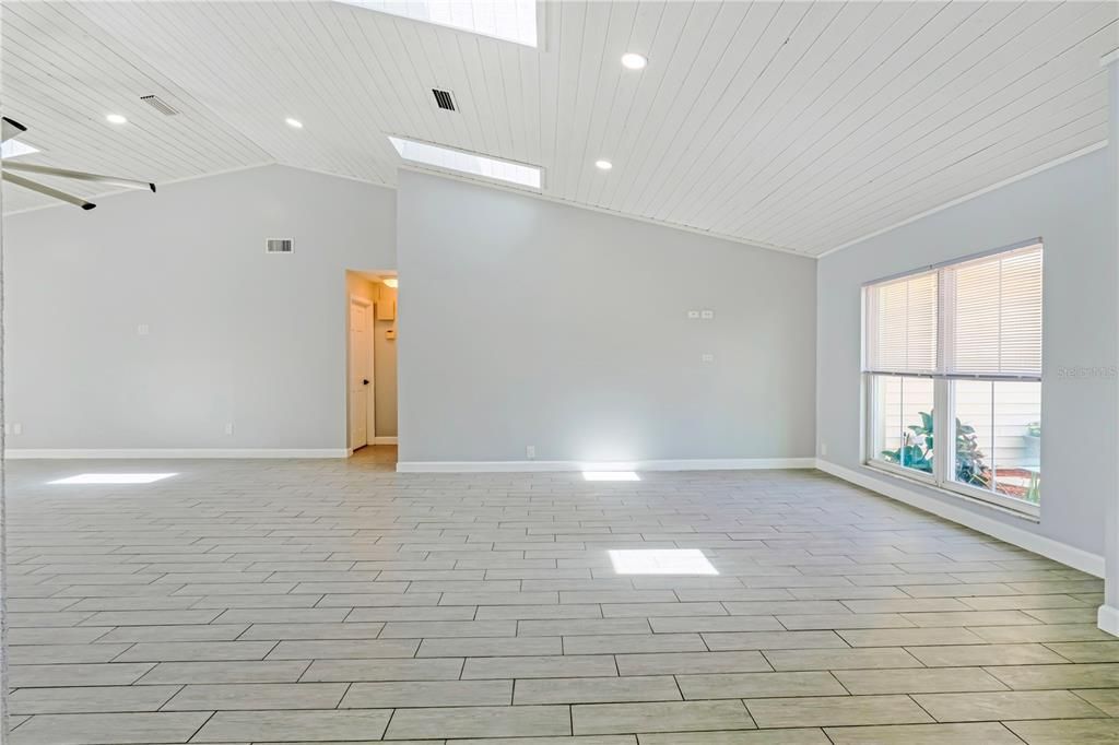 For Sale: $609,000 (5 beds, 2 baths, 2385 Square Feet)