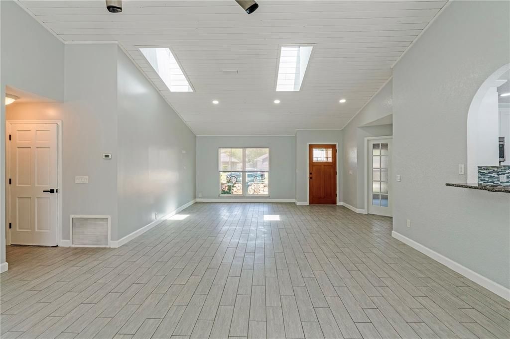 For Sale: $609,000 (5 beds, 2 baths, 2385 Square Feet)