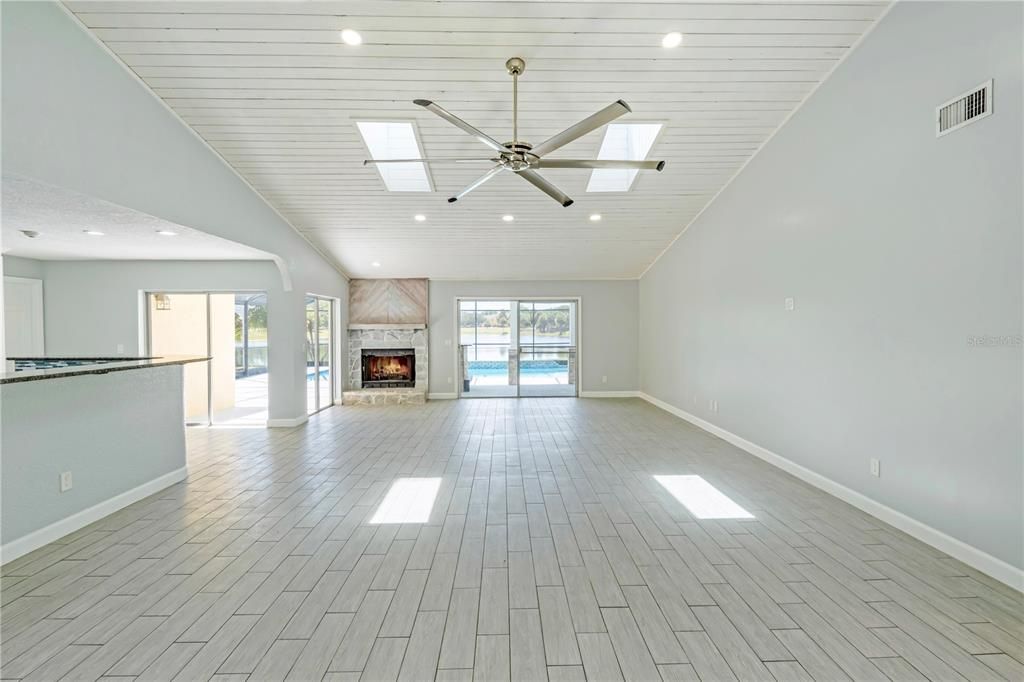 For Sale: $609,000 (5 beds, 2 baths, 2385 Square Feet)
