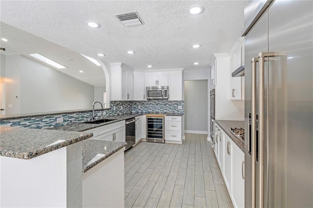 For Sale: $609,000 (5 beds, 2 baths, 2385 Square Feet)