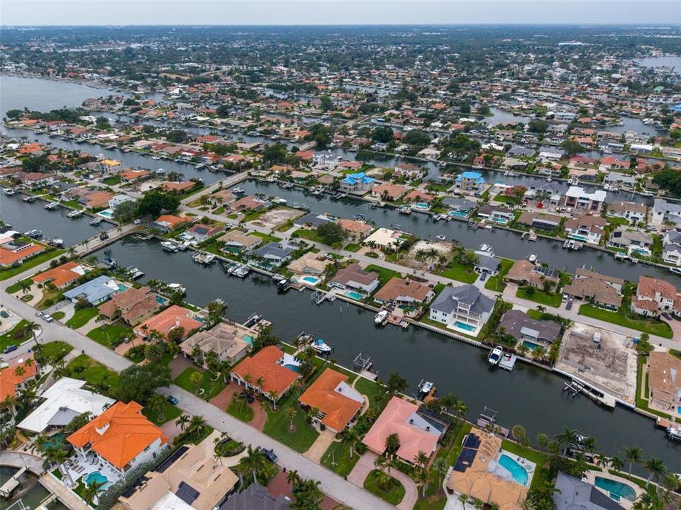 Под контрактом: $1,200,000 (4 спален, 3 ванн, 2259 Квадратных фут)