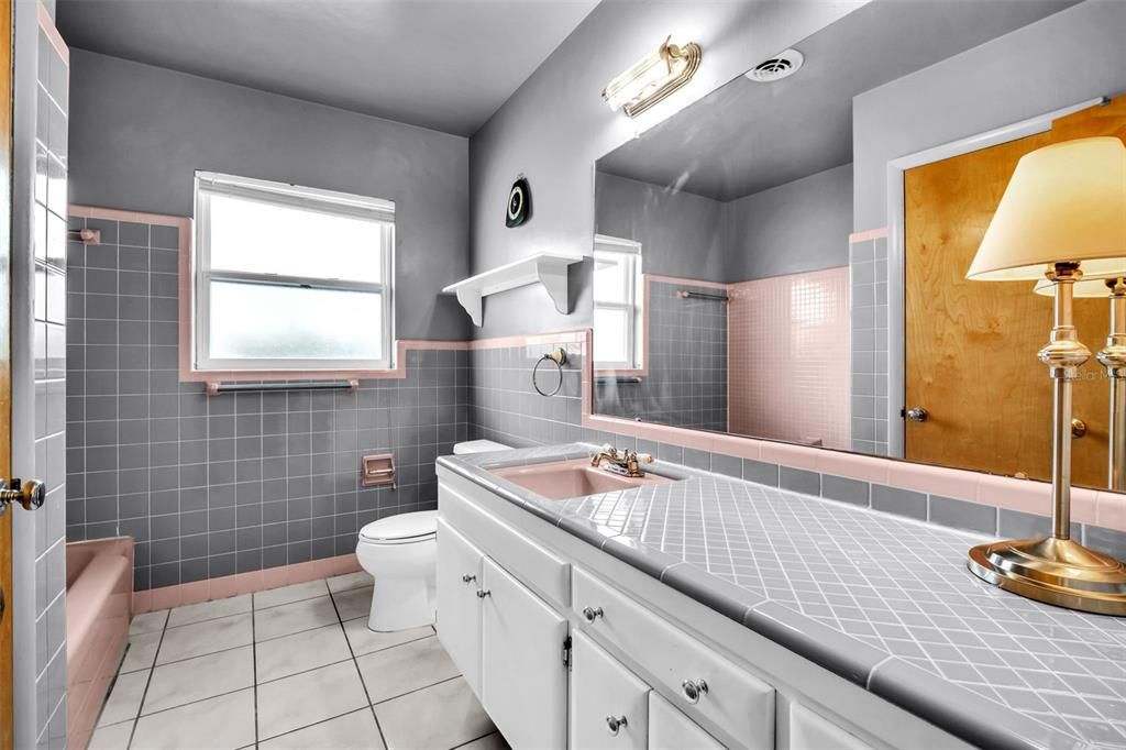 Под контрактом: $399,000 (2 спален, 3 ванн, 1266 Квадратных фут)