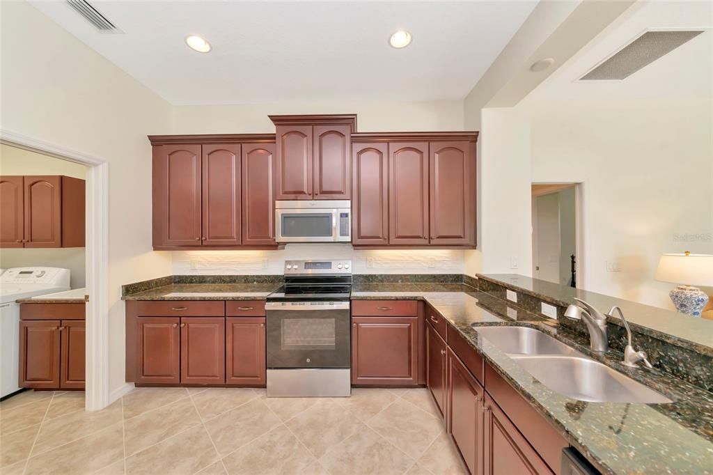Active With Contract: $549,500 (4 beds, 3 baths, 2470 Square Feet)