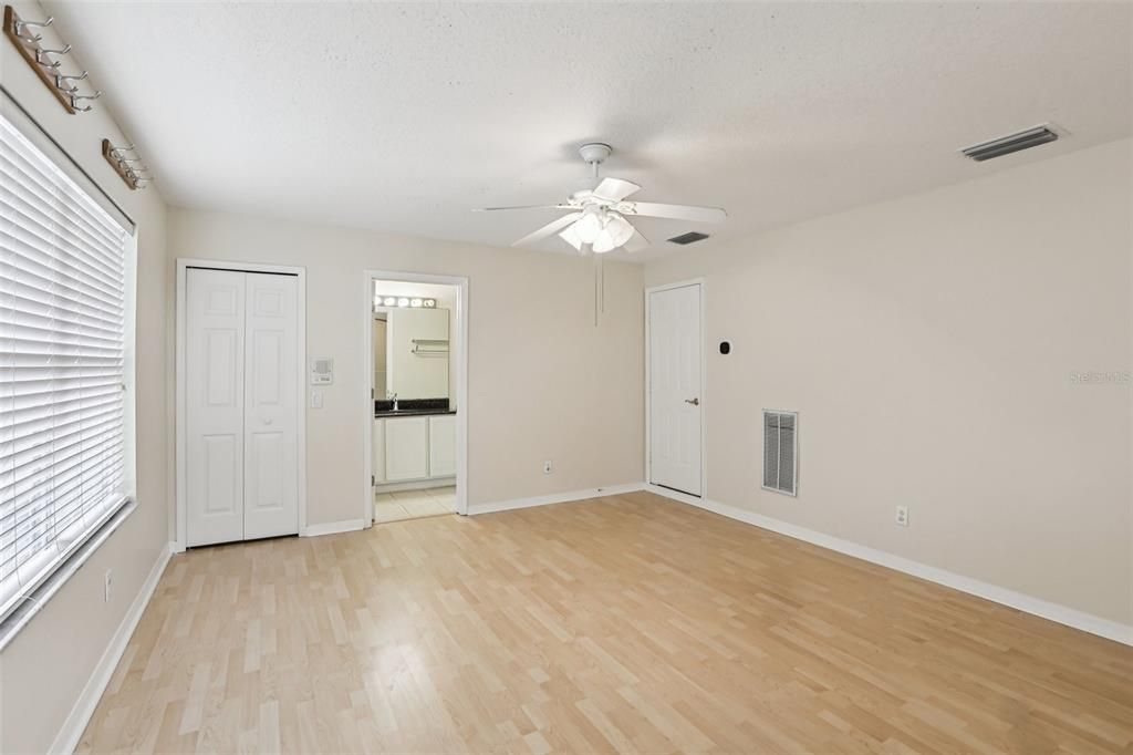 For Sale: $970,000 (5 beds, 4 baths, 3359 Square Feet)