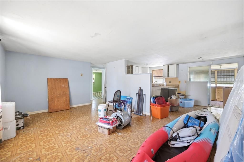 For Sale: $125,000 (2 beds, 1 baths, 864 Square Feet)