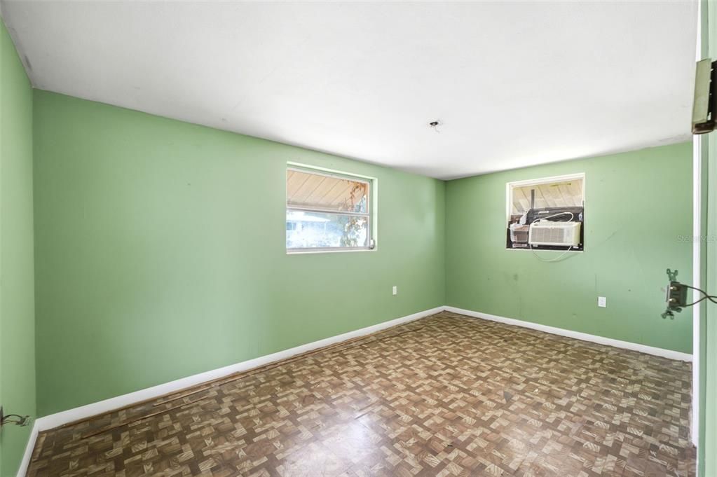 For Sale: $125,000 (2 beds, 1 baths, 864 Square Feet)