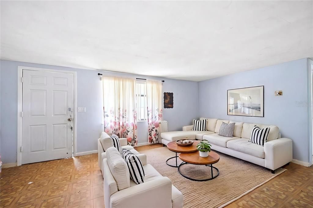 For Sale: $125,000 (2 beds, 1 baths, 864 Square Feet)