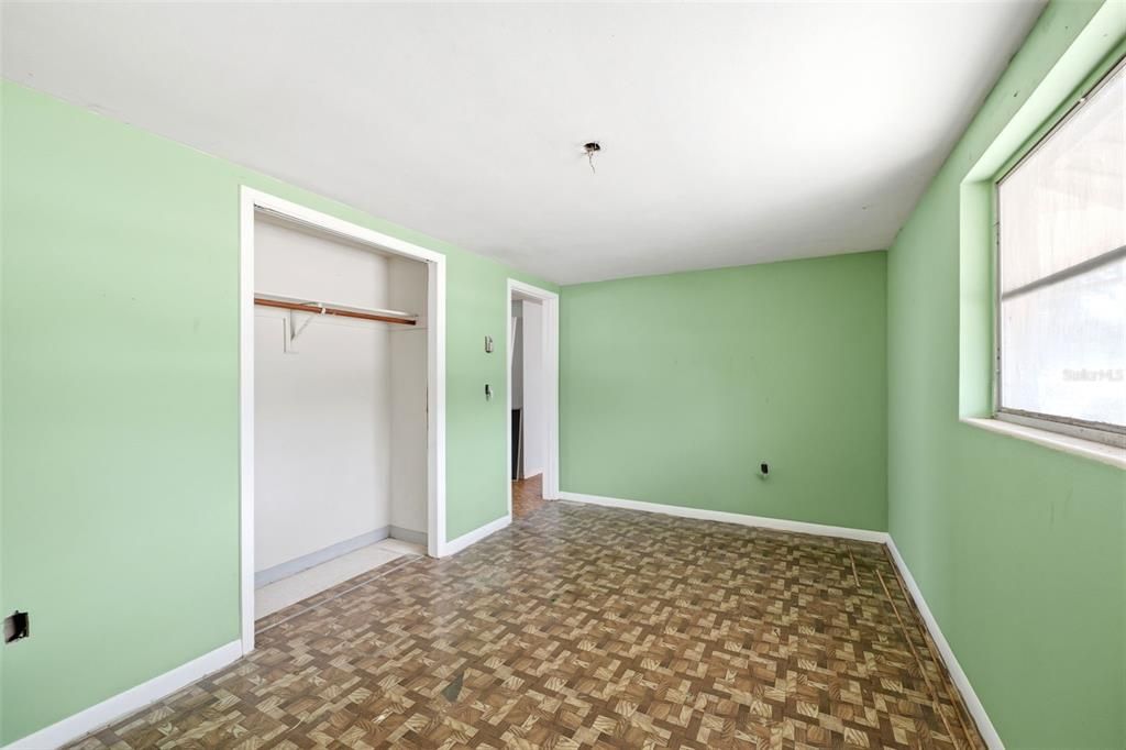 For Sale: $125,000 (2 beds, 1 baths, 864 Square Feet)