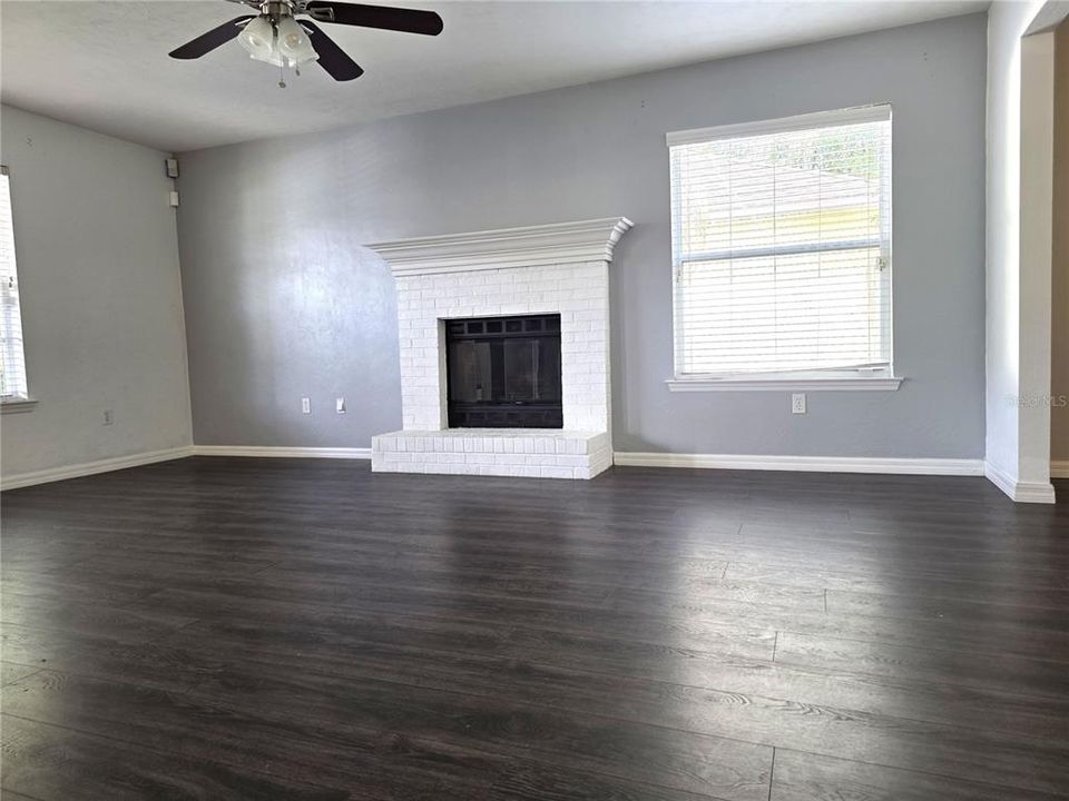 For Sale: $340,000 (3 beds, 2 baths, 1495 Square Feet)