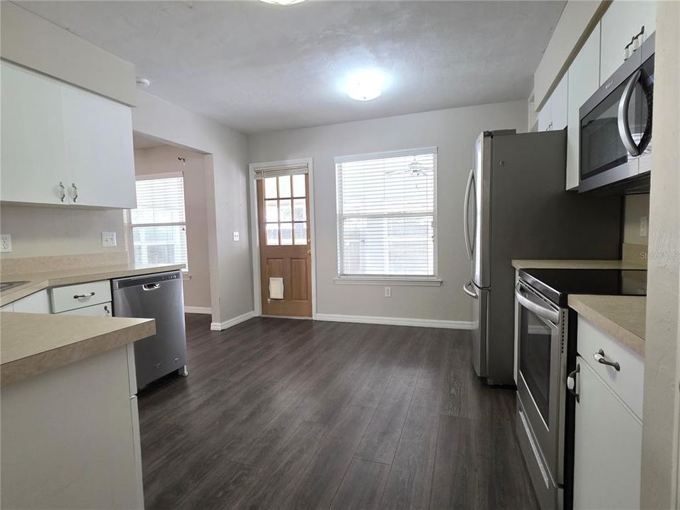 For Sale: $340,000 (3 beds, 2 baths, 1495 Square Feet)