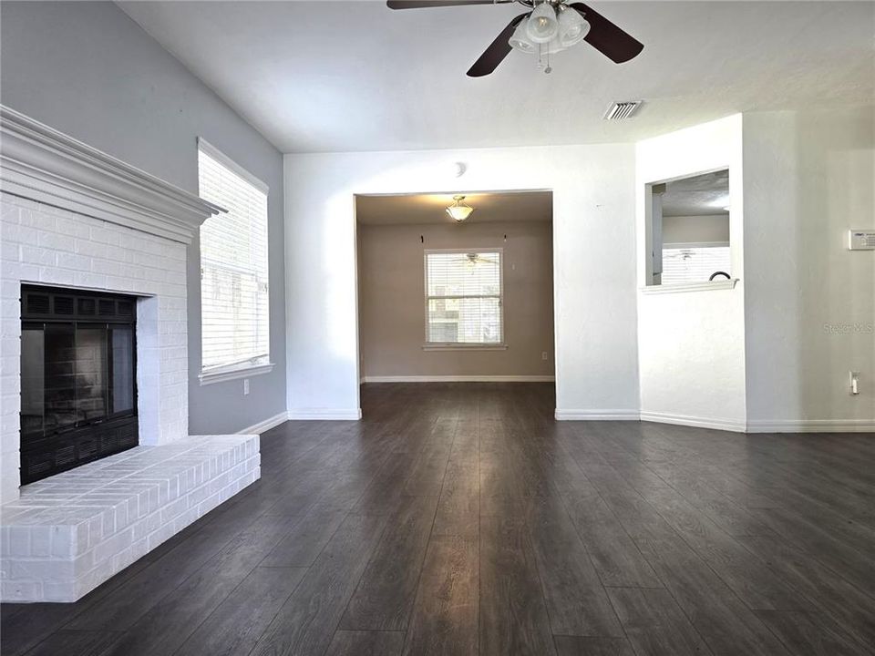 For Sale: $340,000 (3 beds, 2 baths, 1495 Square Feet)