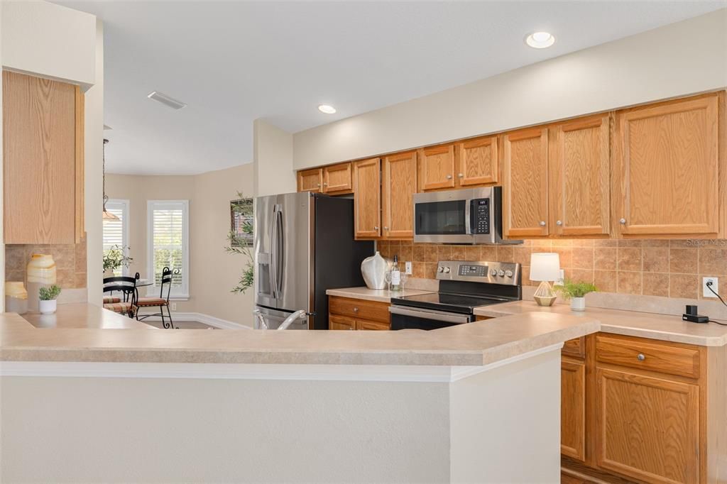 Active With Contract: $365,000 (3 beds, 2 baths, 1793 Square Feet)