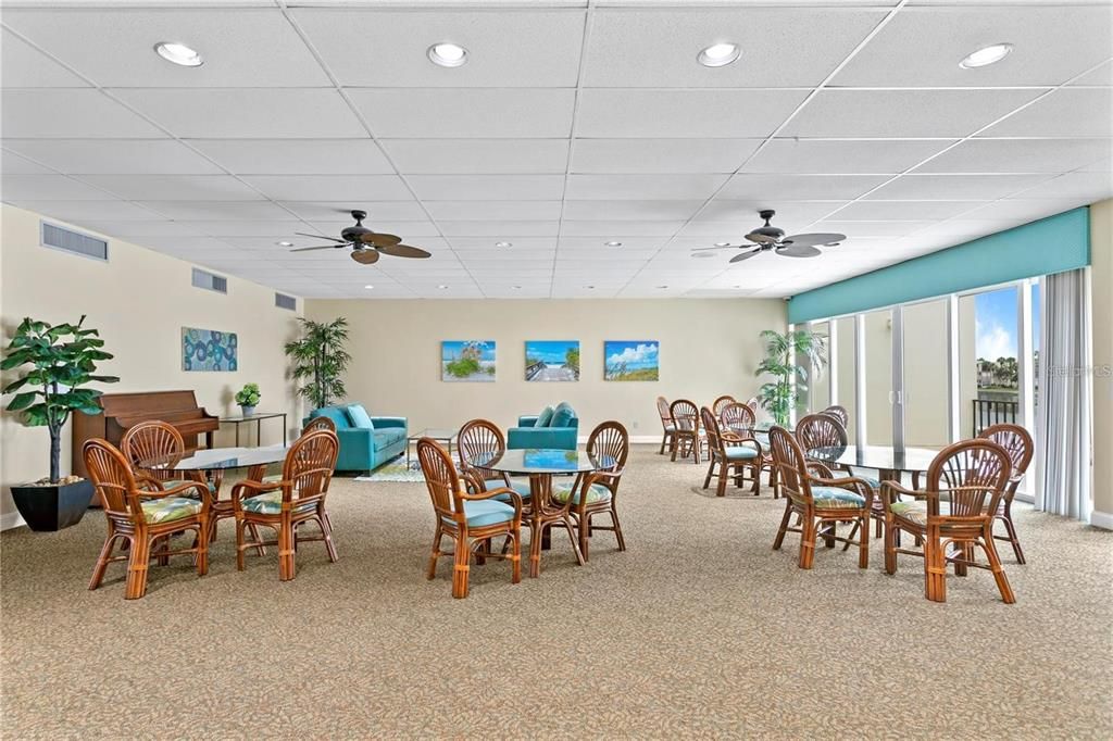For Sale: $185,000 (1 beds, 1 baths, 765 Square Feet)