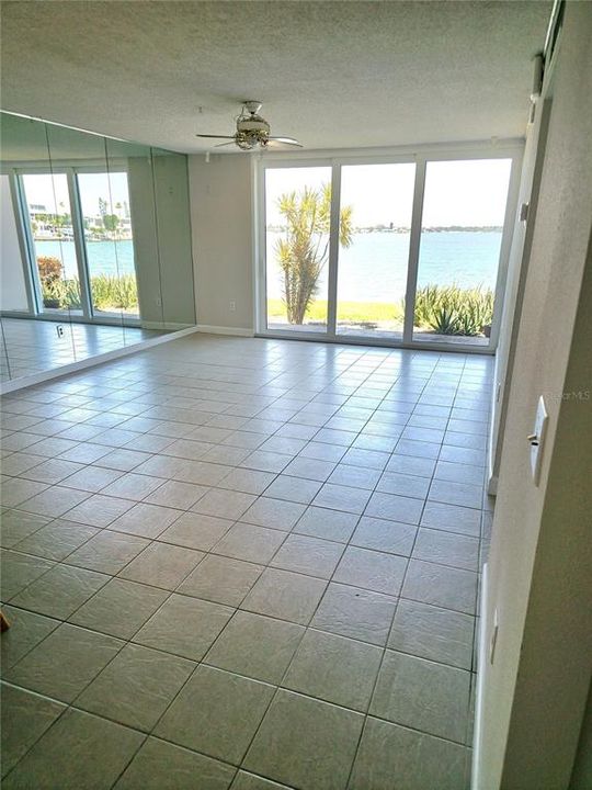 For Sale: $185,000 (1 beds, 1 baths, 765 Square Feet)
