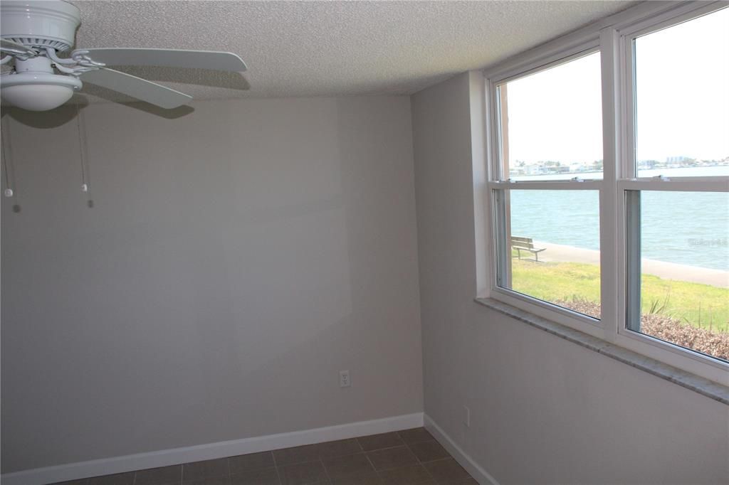 For Sale: $185,000 (1 beds, 1 baths, 765 Square Feet)