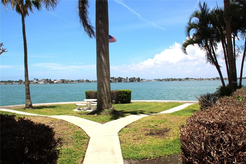 For Sale: $185,000 (1 beds, 1 baths, 765 Square Feet)