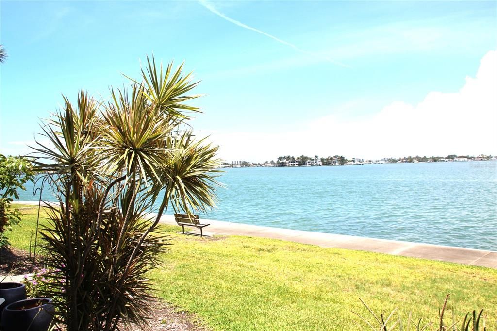 For Sale: $185,000 (1 beds, 1 baths, 765 Square Feet)