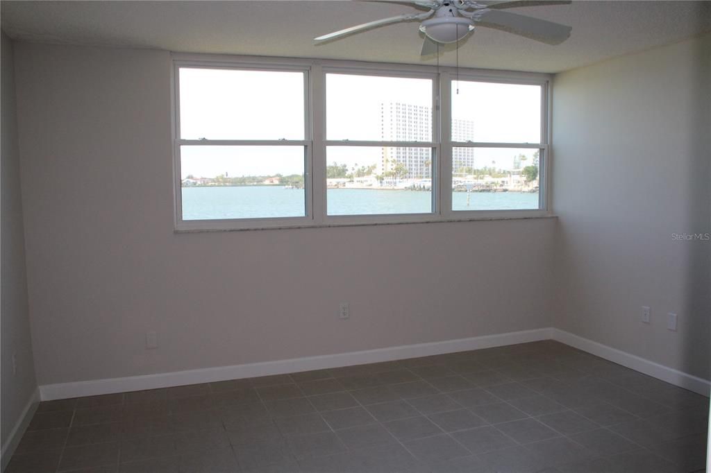 For Sale: $185,000 (1 beds, 1 baths, 765 Square Feet)