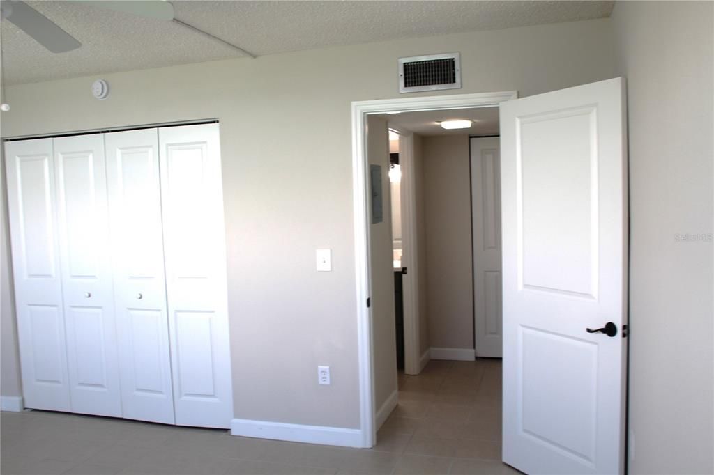For Sale: $185,000 (1 beds, 1 baths, 765 Square Feet)