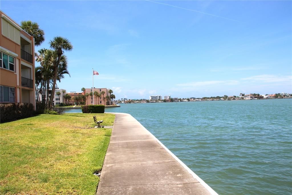For Sale: $185,000 (1 beds, 1 baths, 765 Square Feet)