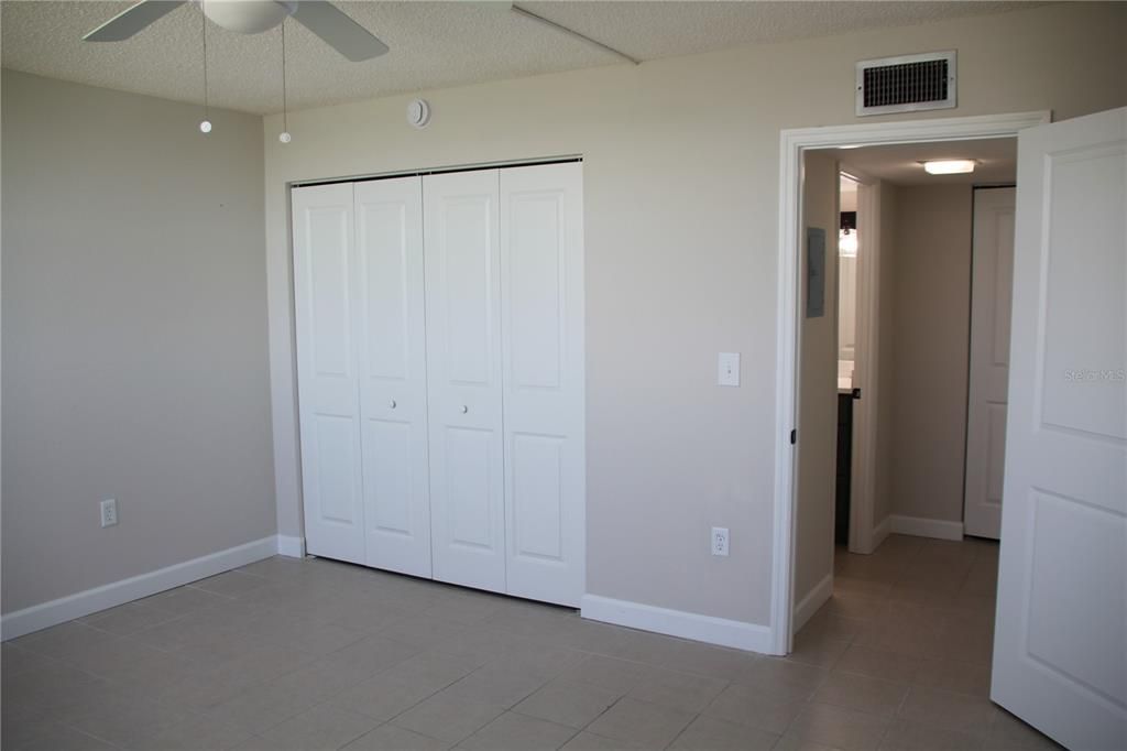 For Sale: $185,000 (1 beds, 1 baths, 765 Square Feet)