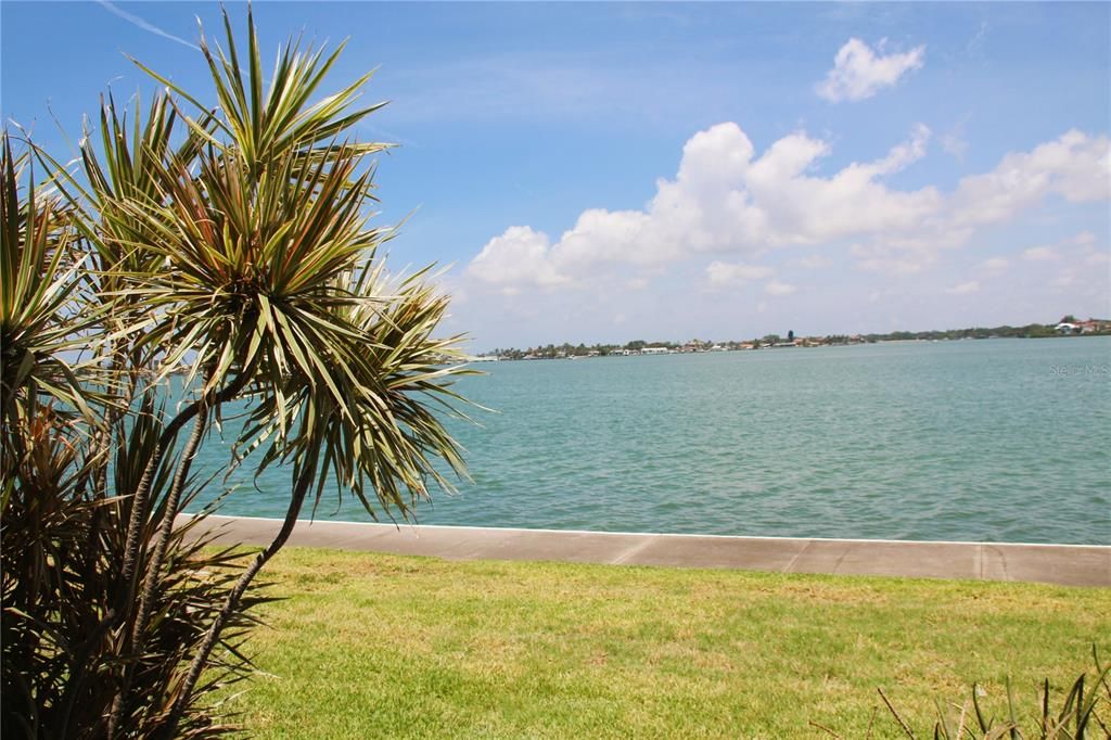For Sale: $185,000 (1 beds, 1 baths, 765 Square Feet)