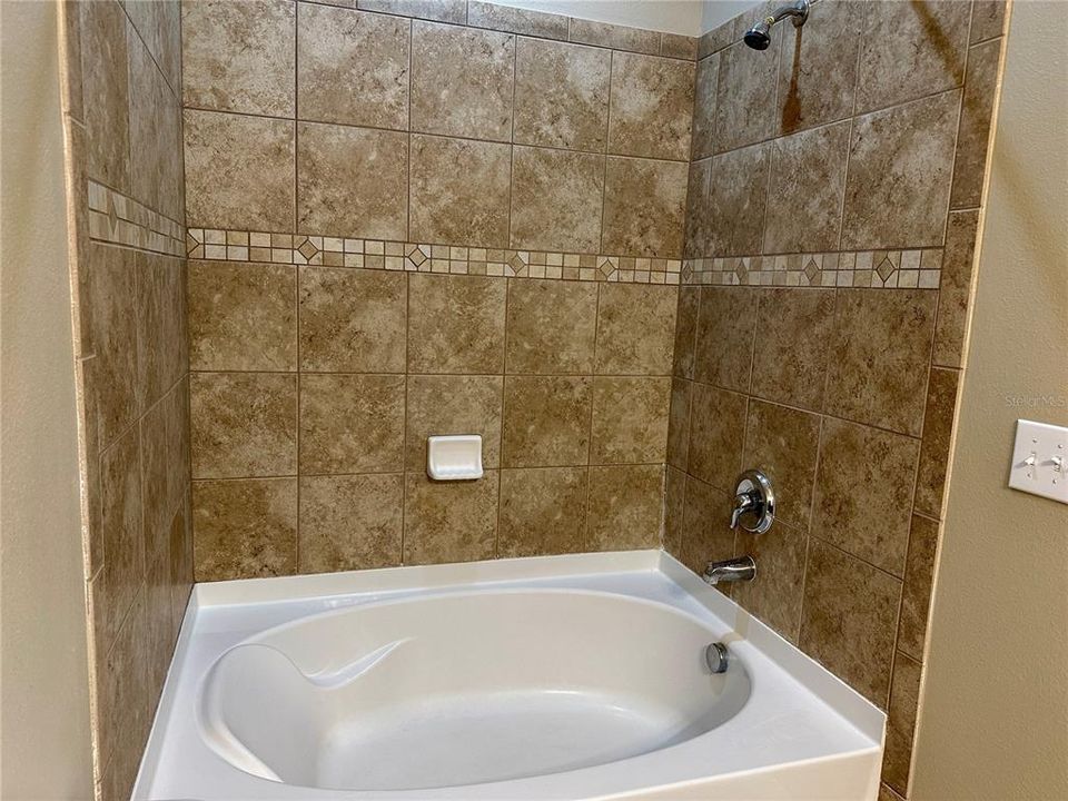 For Rent: $1,700 (2 beds, 2 baths, 1216 Square Feet)