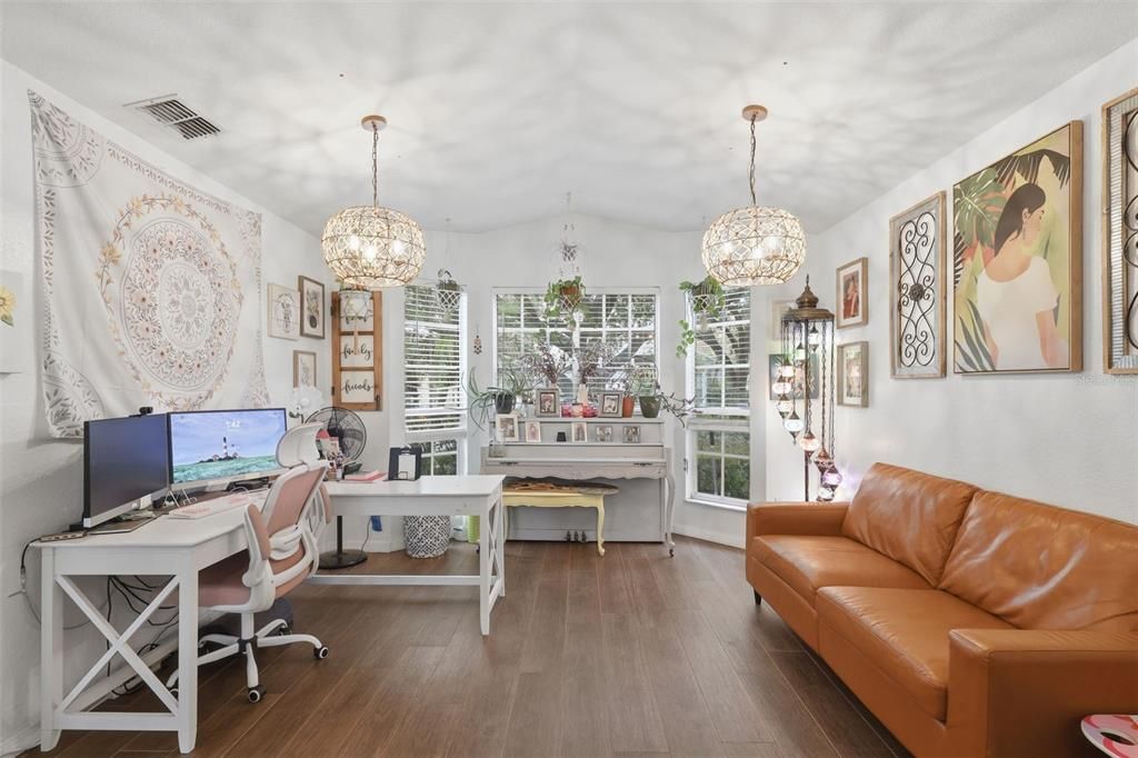 En Venta: $680,000 (4 camas, 2 baños, 2656 Pies cuadrados)
