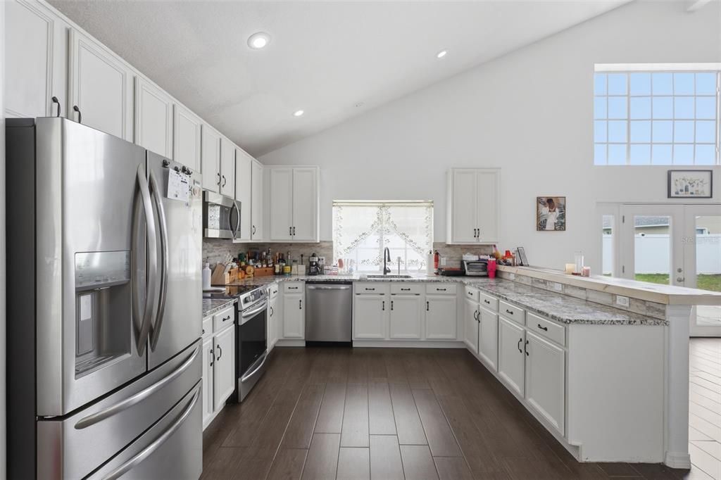 En Venta: $680,000 (4 camas, 2 baños, 2656 Pies cuadrados)