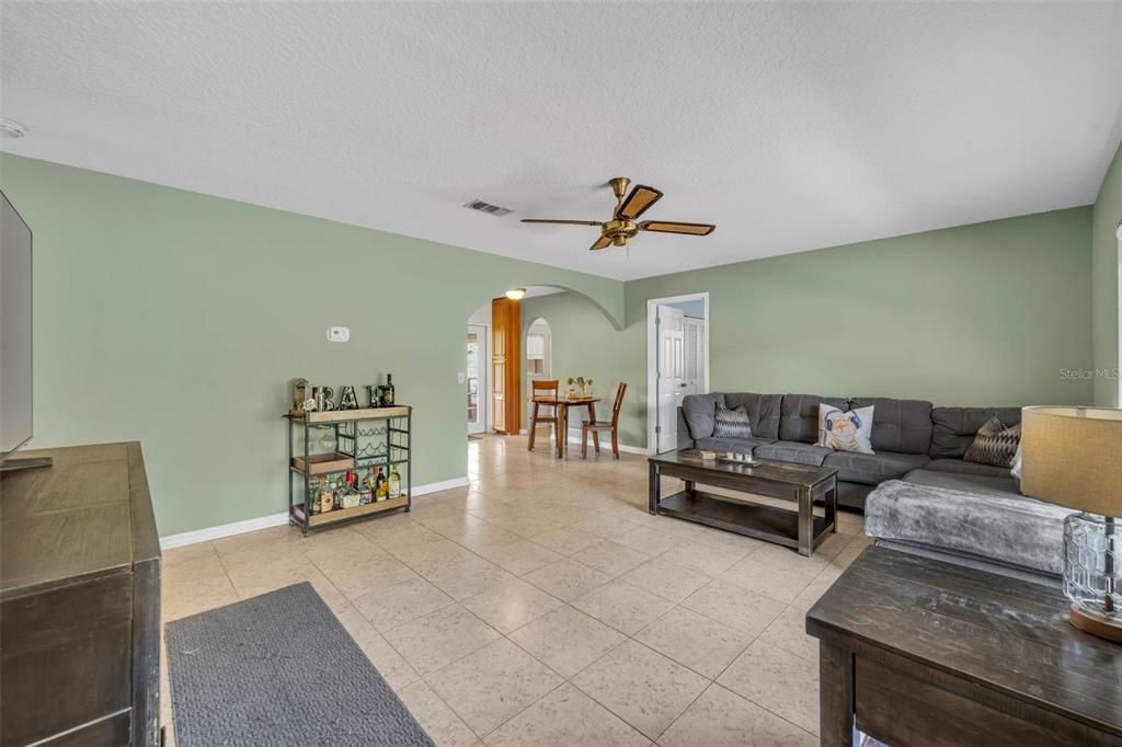 For Sale: $695,000 (3 beds, 2 baths, 1250 Square Feet)