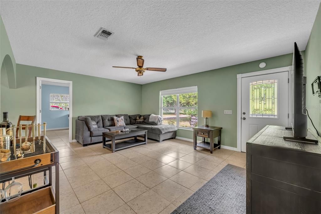 For Sale: $695,000 (3 beds, 2 baths, 1250 Square Feet)