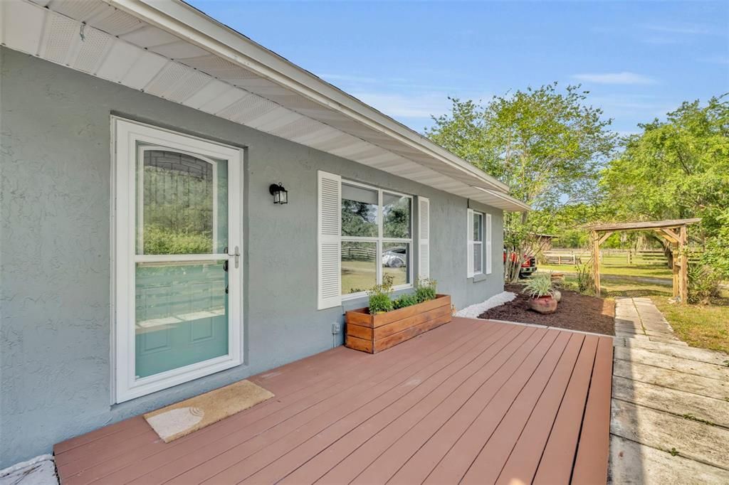 For Sale: $695,000 (3 beds, 2 baths, 1250 Square Feet)