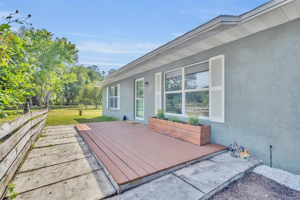 For Sale: $695,000 (3 beds, 2 baths, 1250 Square Feet)