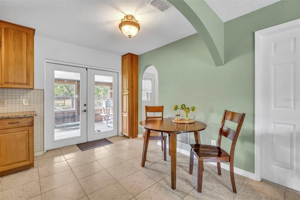 For Sale: $695,000 (3 beds, 2 baths, 1250 Square Feet)