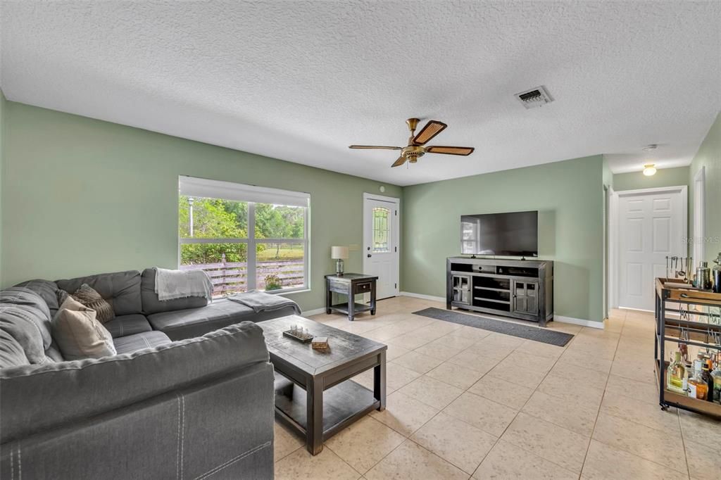 For Sale: $695,000 (3 beds, 2 baths, 1250 Square Feet)