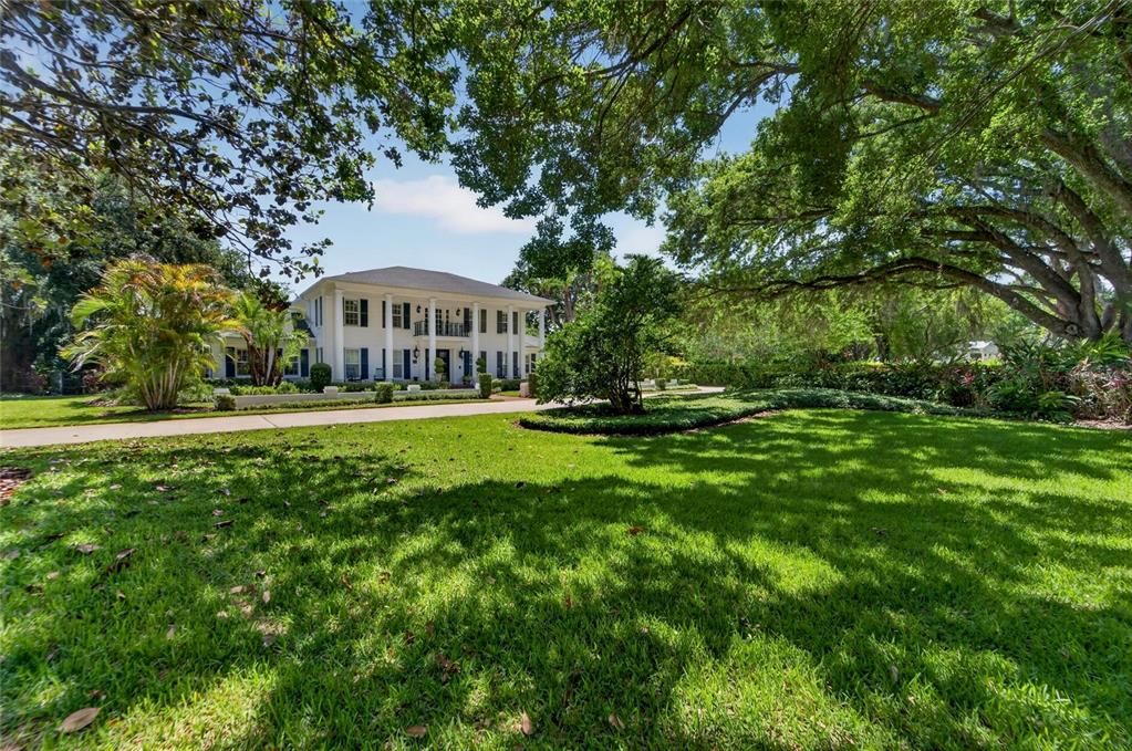 For Sale: $2,700,000 (4 beds, 5 baths, 4754 Square Feet)