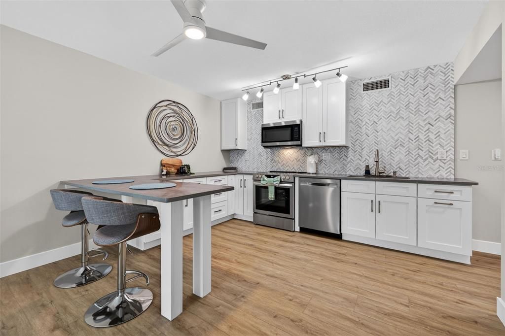 For Sale: $869,000 (3 beds, 3 baths, 2325 Square Feet)