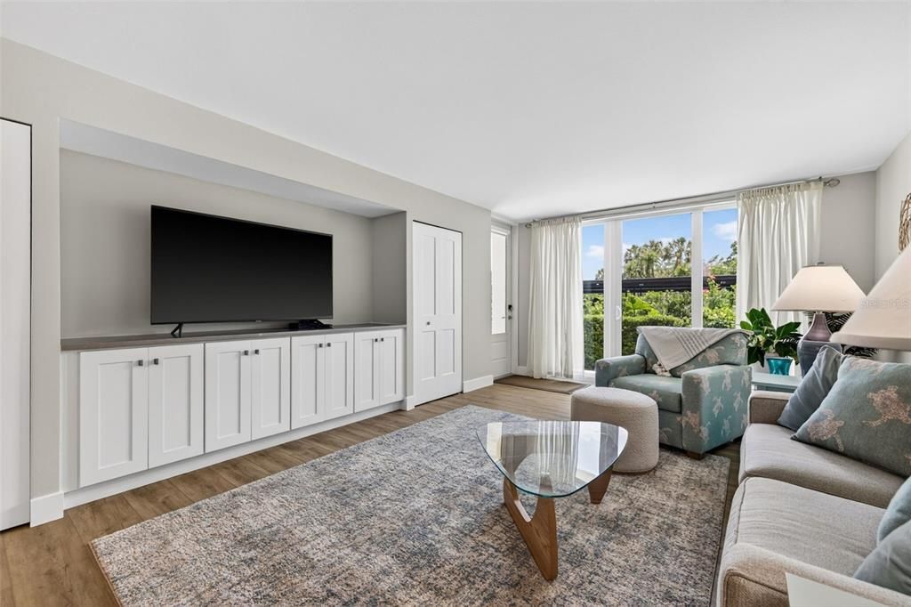 For Sale: $869,000 (3 beds, 3 baths, 2325 Square Feet)