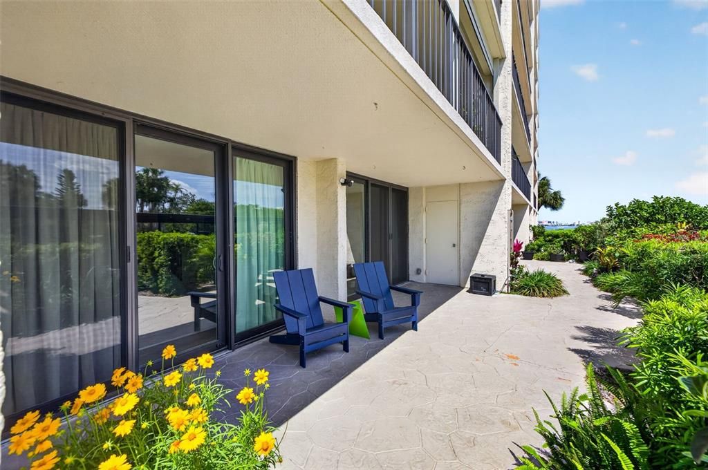 For Sale: $869,000 (3 beds, 3 baths, 2325 Square Feet)