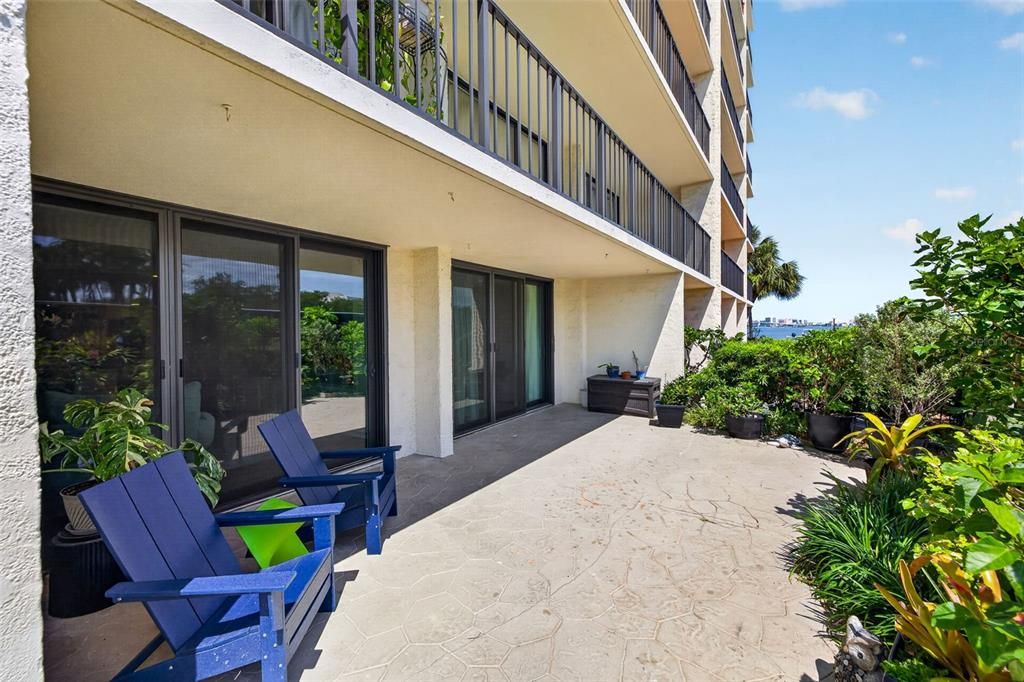 For Sale: $869,000 (3 beds, 3 baths, 2325 Square Feet)