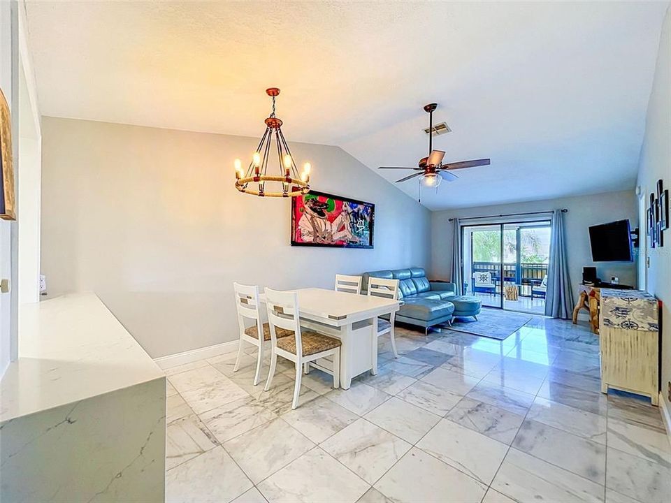 En Venta: $299,888 (2 camas, 2 baños, 928 Pies cuadrados)