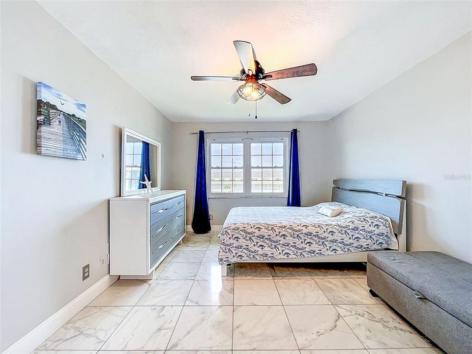 En Venta: $299,888 (2 camas, 2 baños, 928 Pies cuadrados)