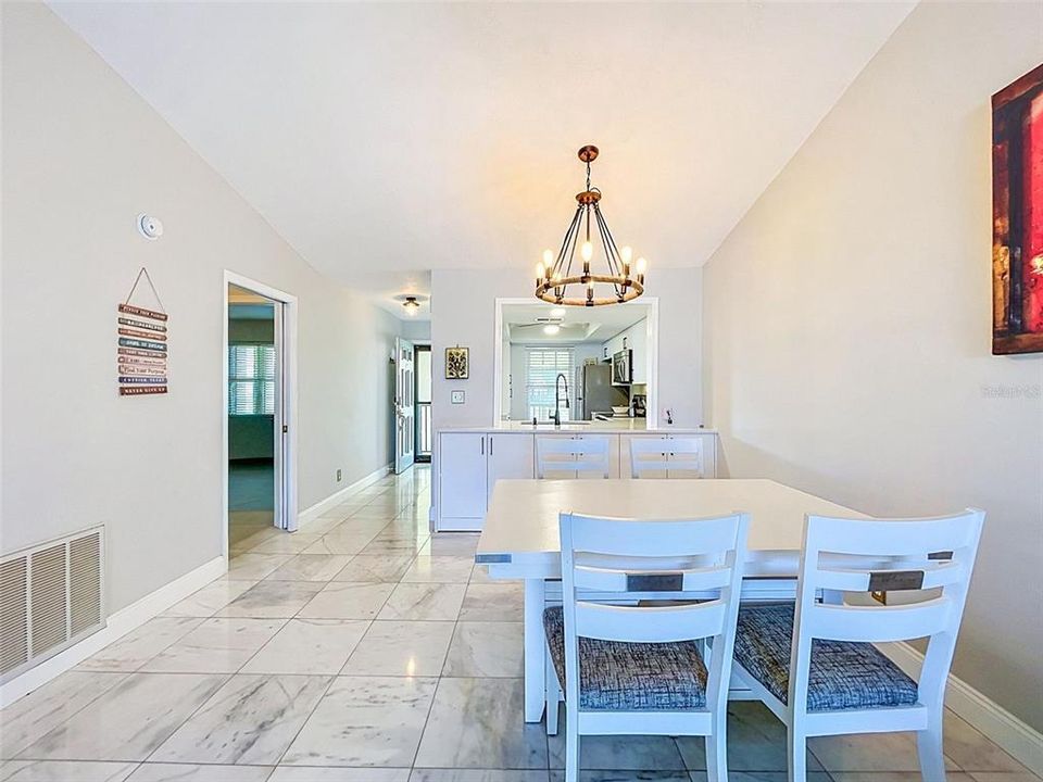 En Venta: $299,888 (2 camas, 2 baños, 928 Pies cuadrados)