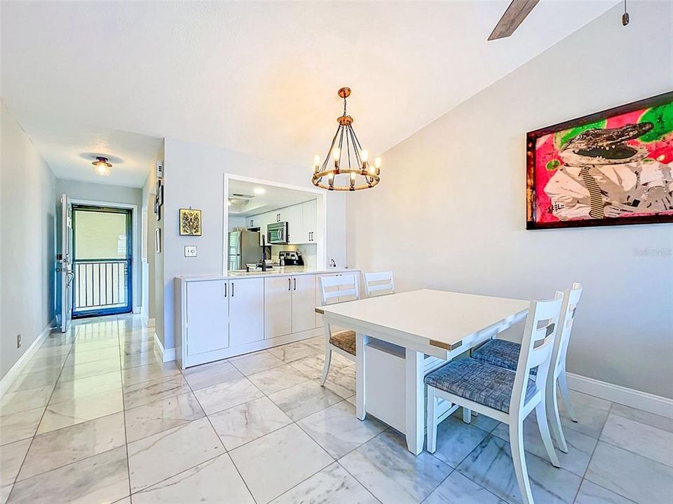 En Venta: $299,888 (2 camas, 2 baños, 928 Pies cuadrados)