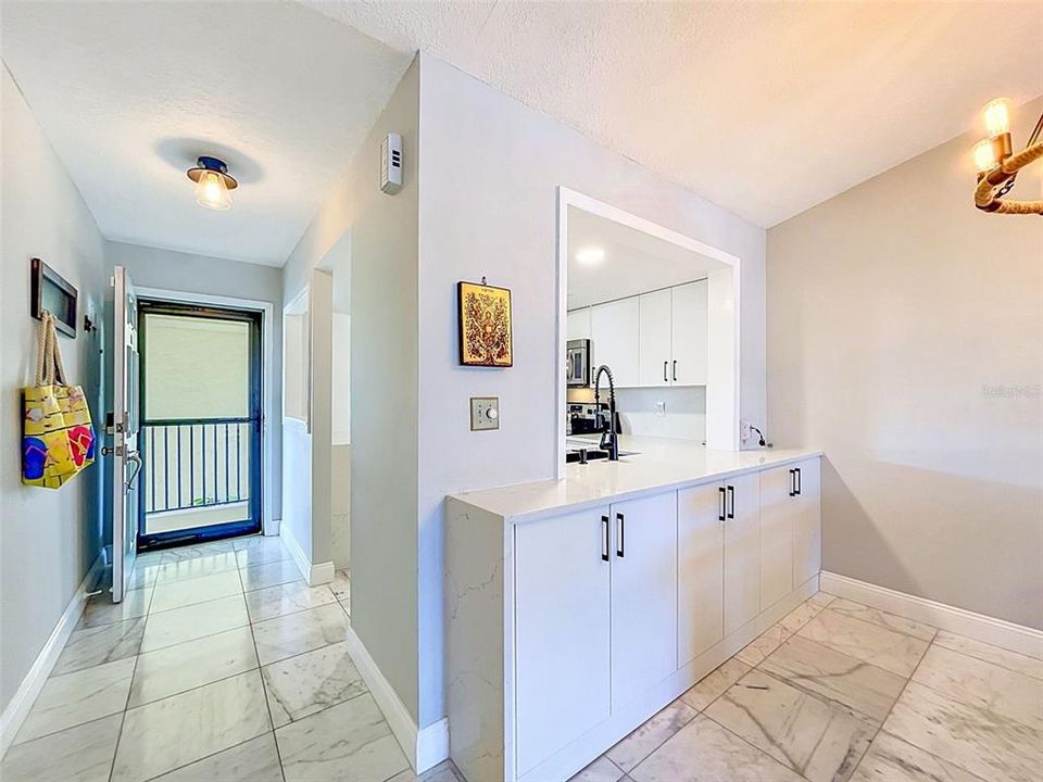 En Venta: $299,888 (2 camas, 2 baños, 928 Pies cuadrados)