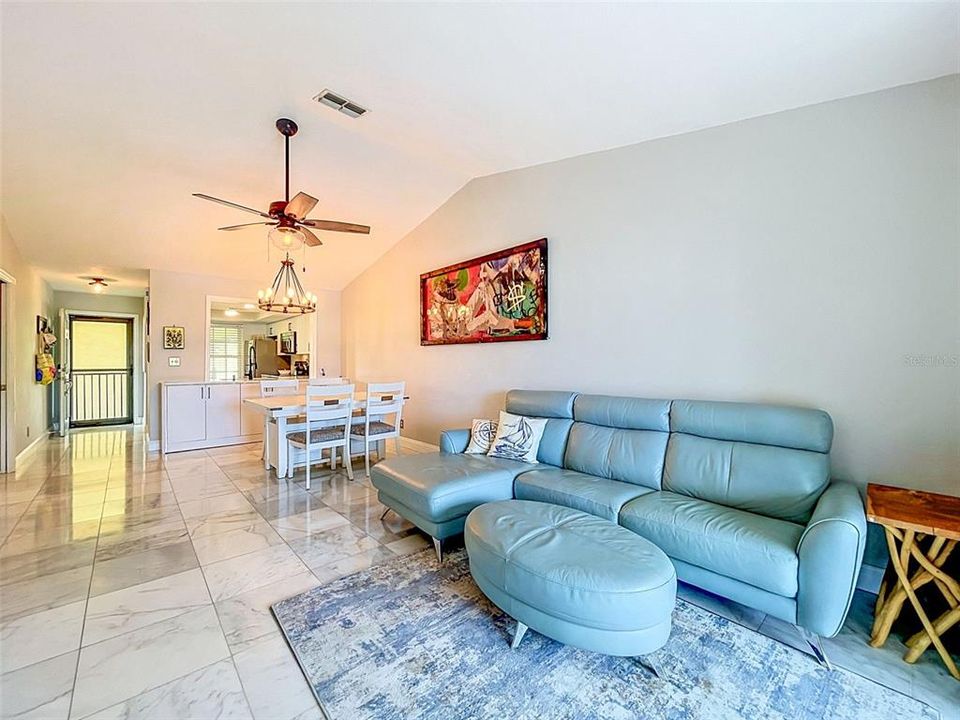 En Venta: $299,888 (2 camas, 2 baños, 928 Pies cuadrados)